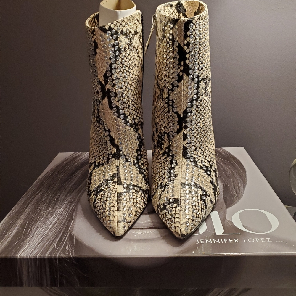 FLASH SALE!!! NEW! JLO VIDEO-SPARKLING ANKLE BOOTS